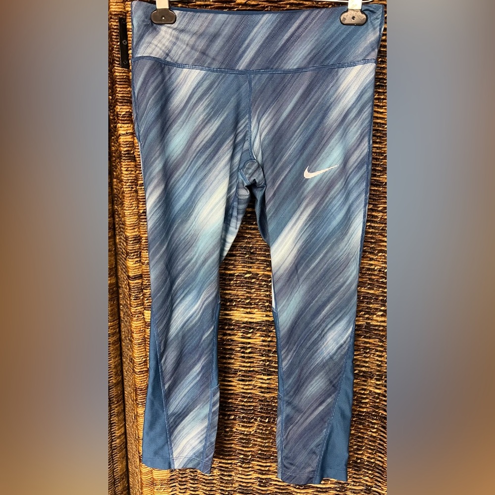 Nike- Blue Cropped- Compressed Leggings- Size: Medium, Pre-Owned